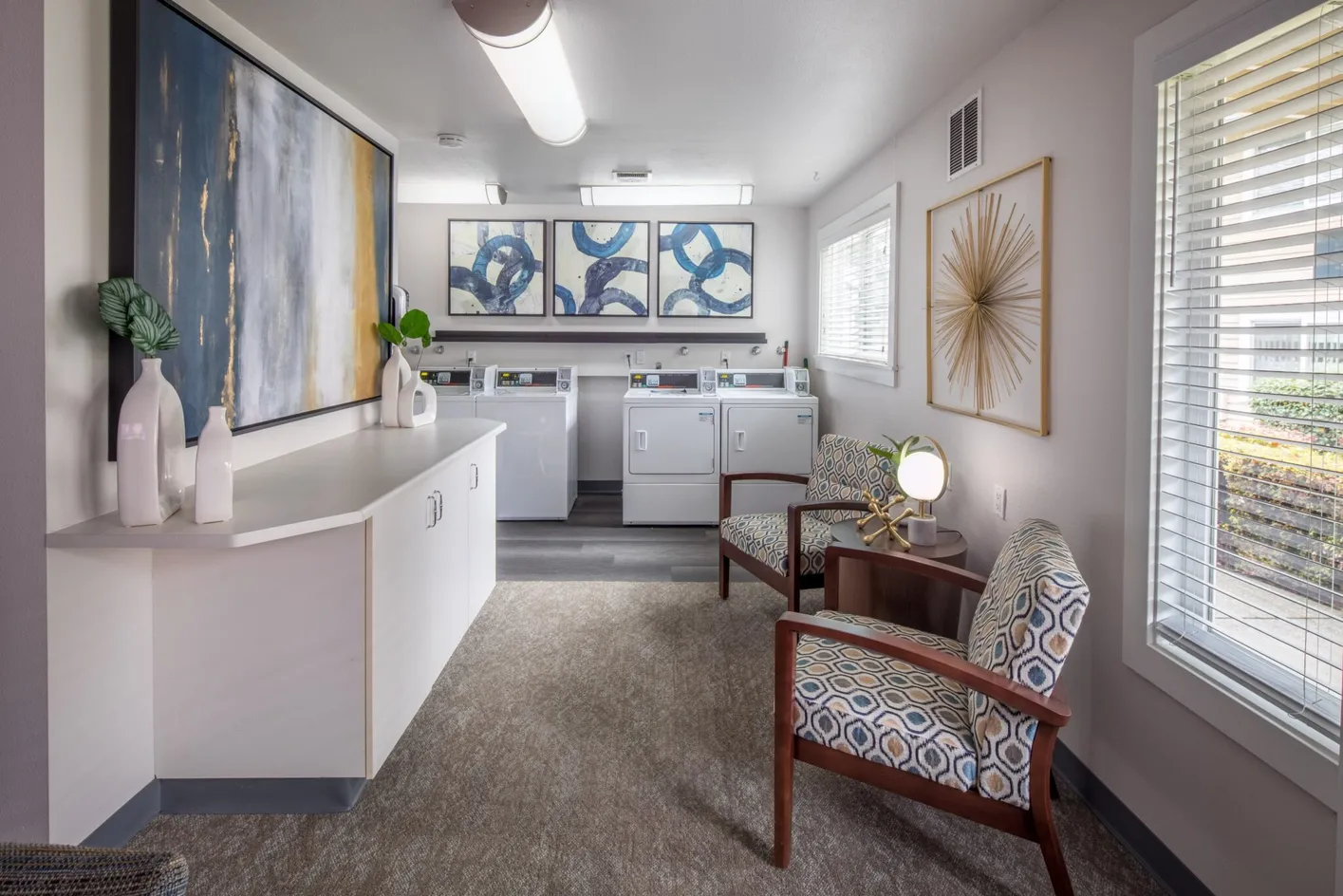 On-site laundry room with seating area
