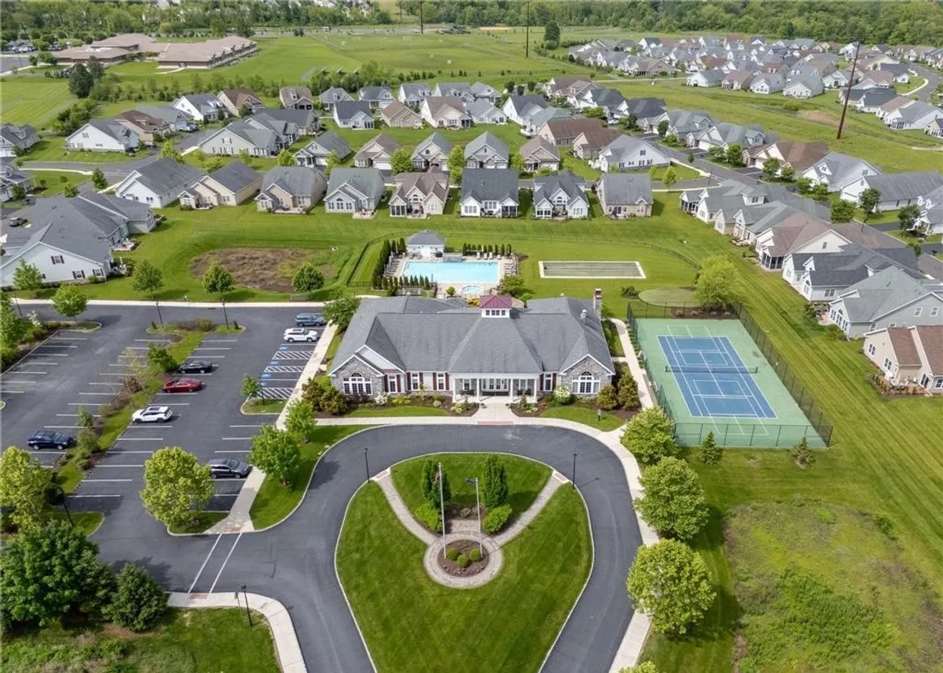 Clubhouse & Amenities