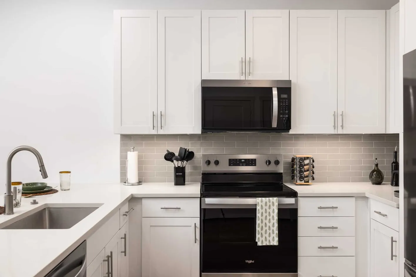 Model Apartment Range