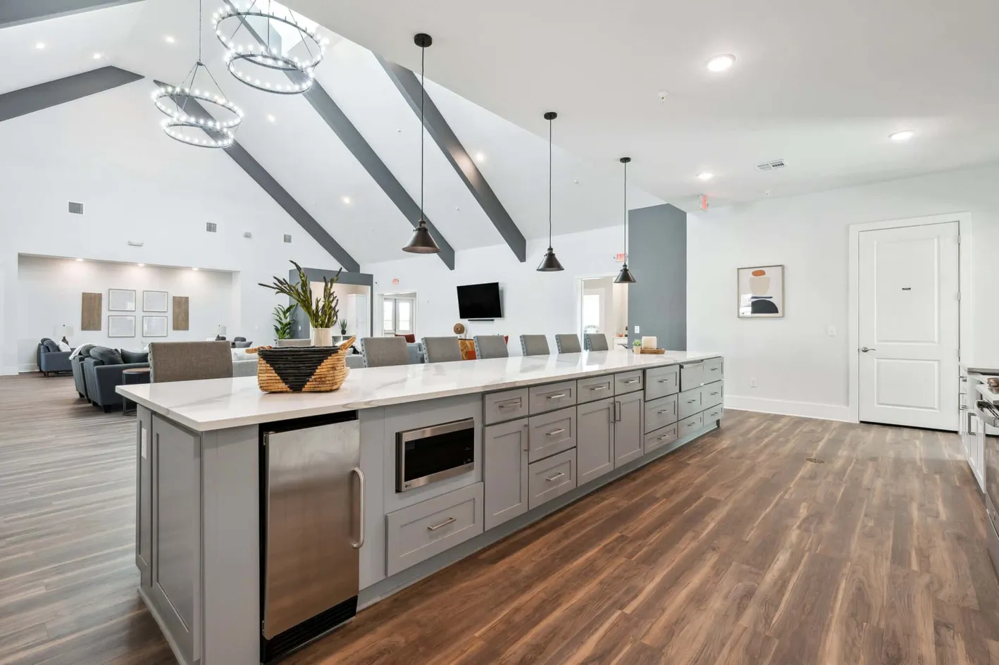 Kitchen & Bar