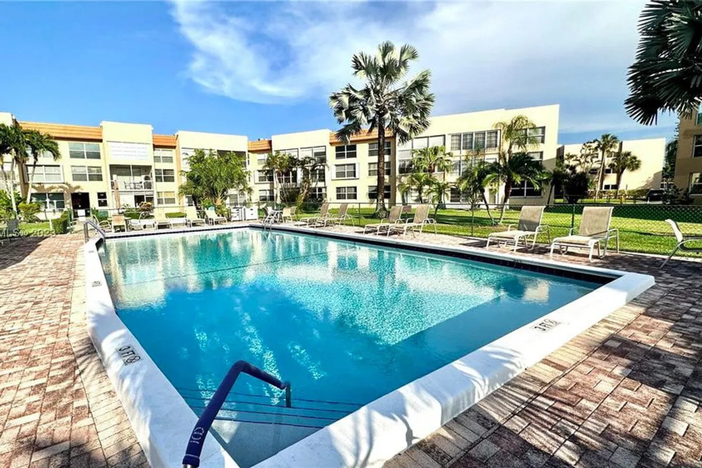 Royal Park Gardens - Margate, FL