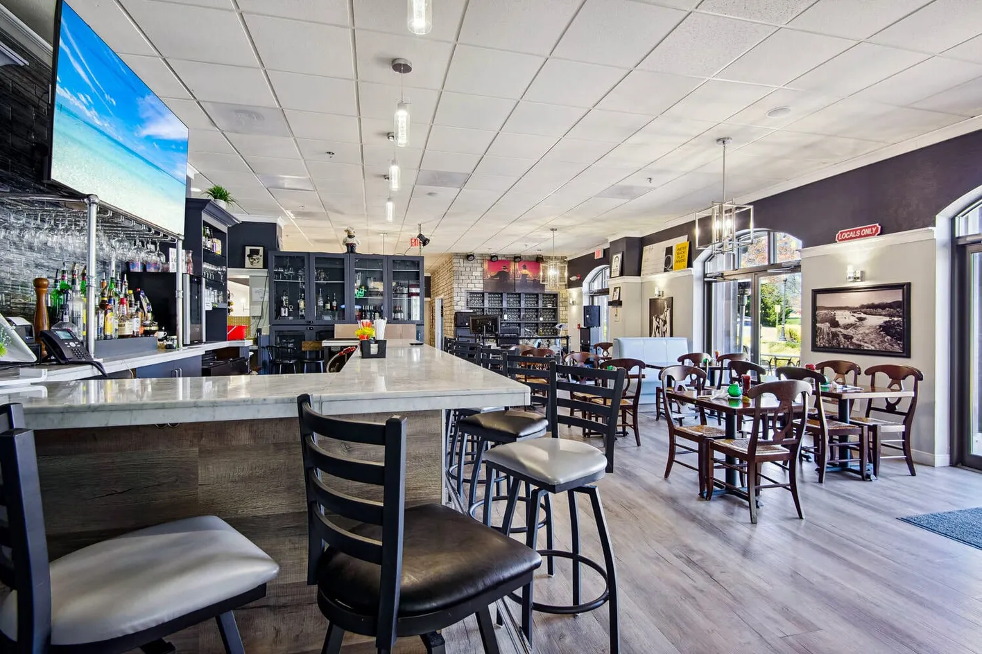 Community Bar and Lounge