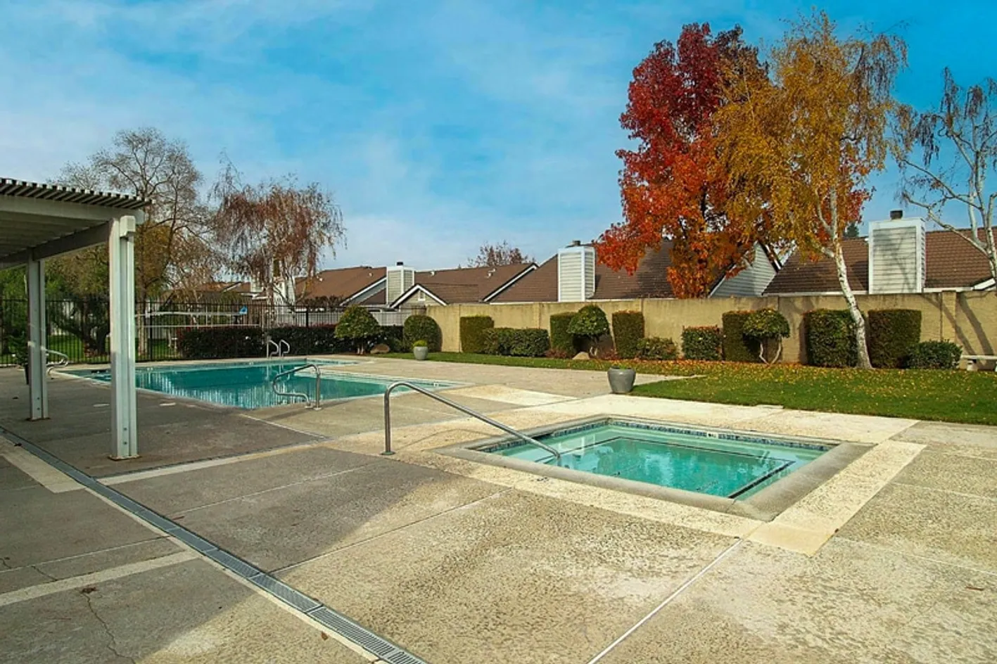 Pool & Jacuzzi
