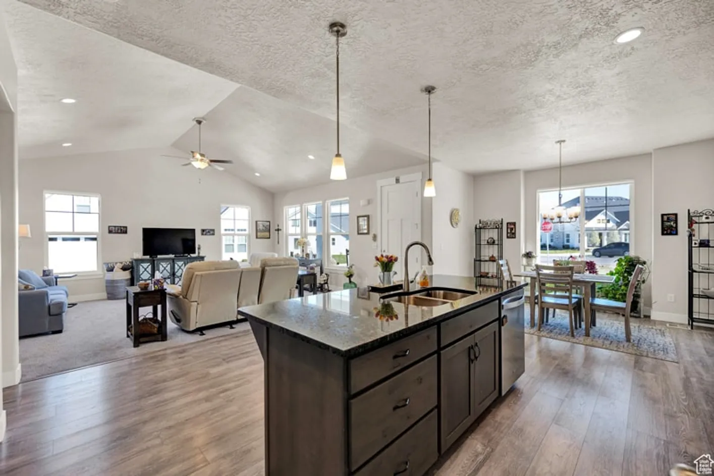 Kitchen & Dining Area