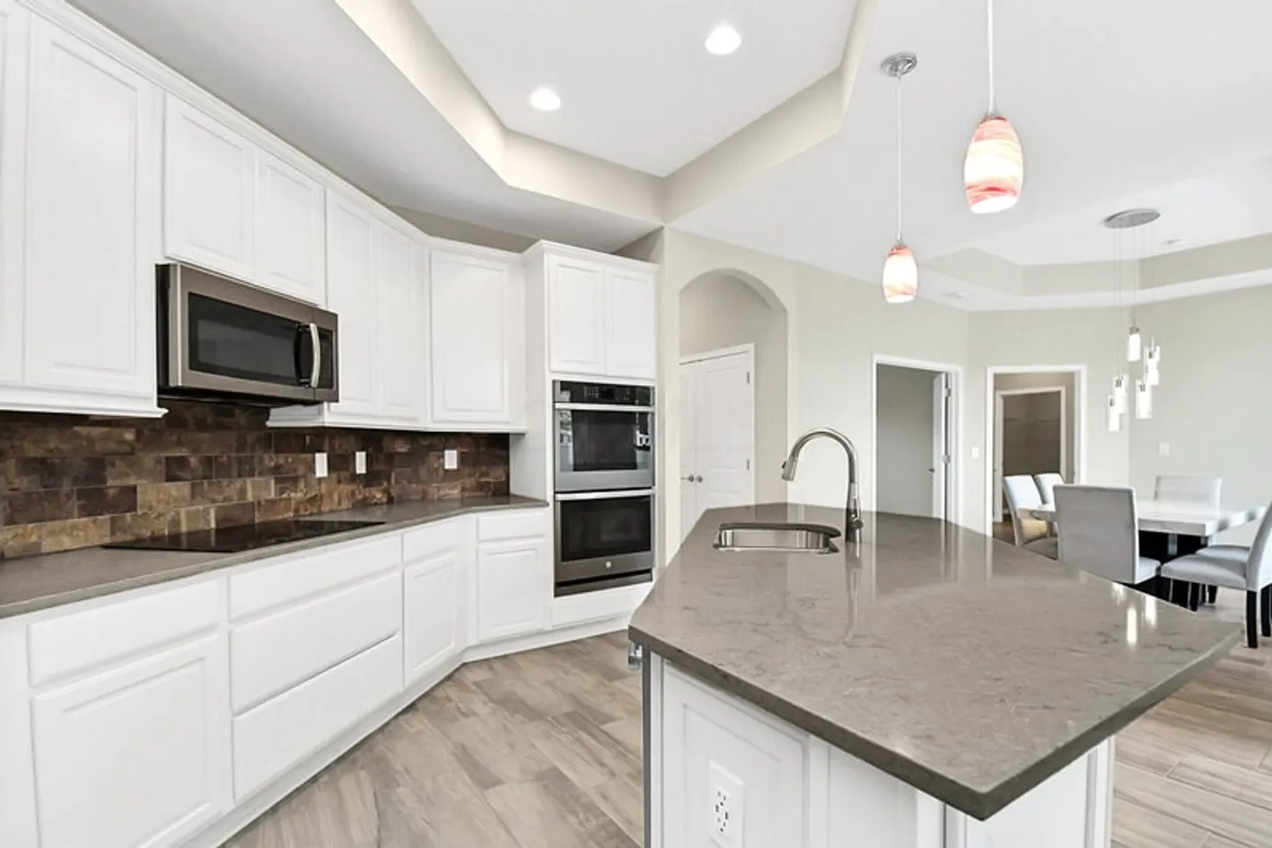 Kitchen Island & Appliances