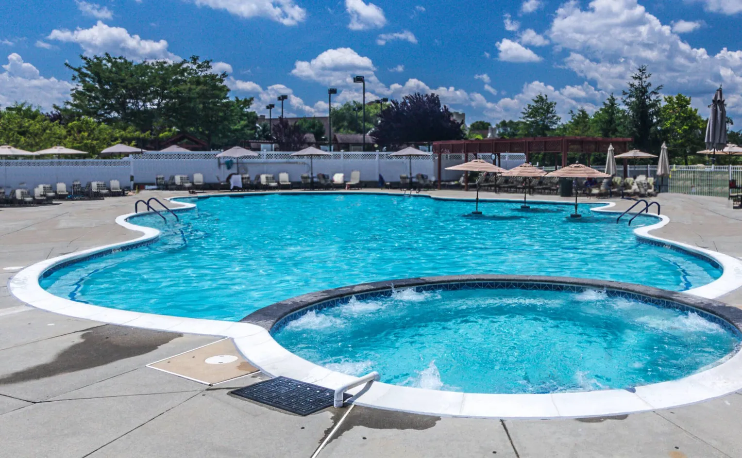Outdoor Pool & Spa