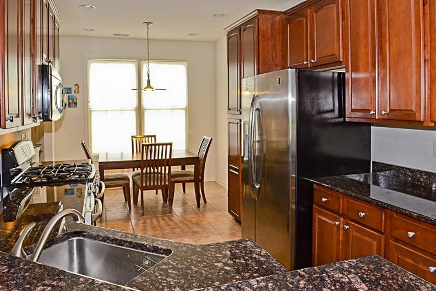 Kitchen & Dining