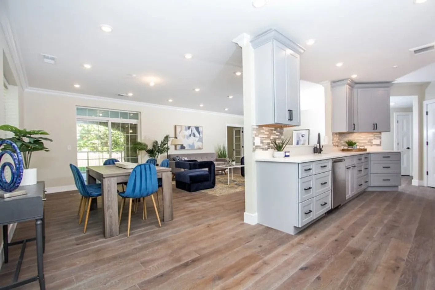 Model Dining and Living Areas