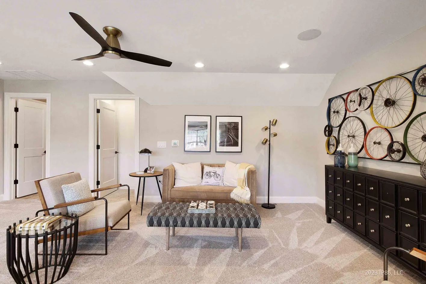 Model Sitting Room