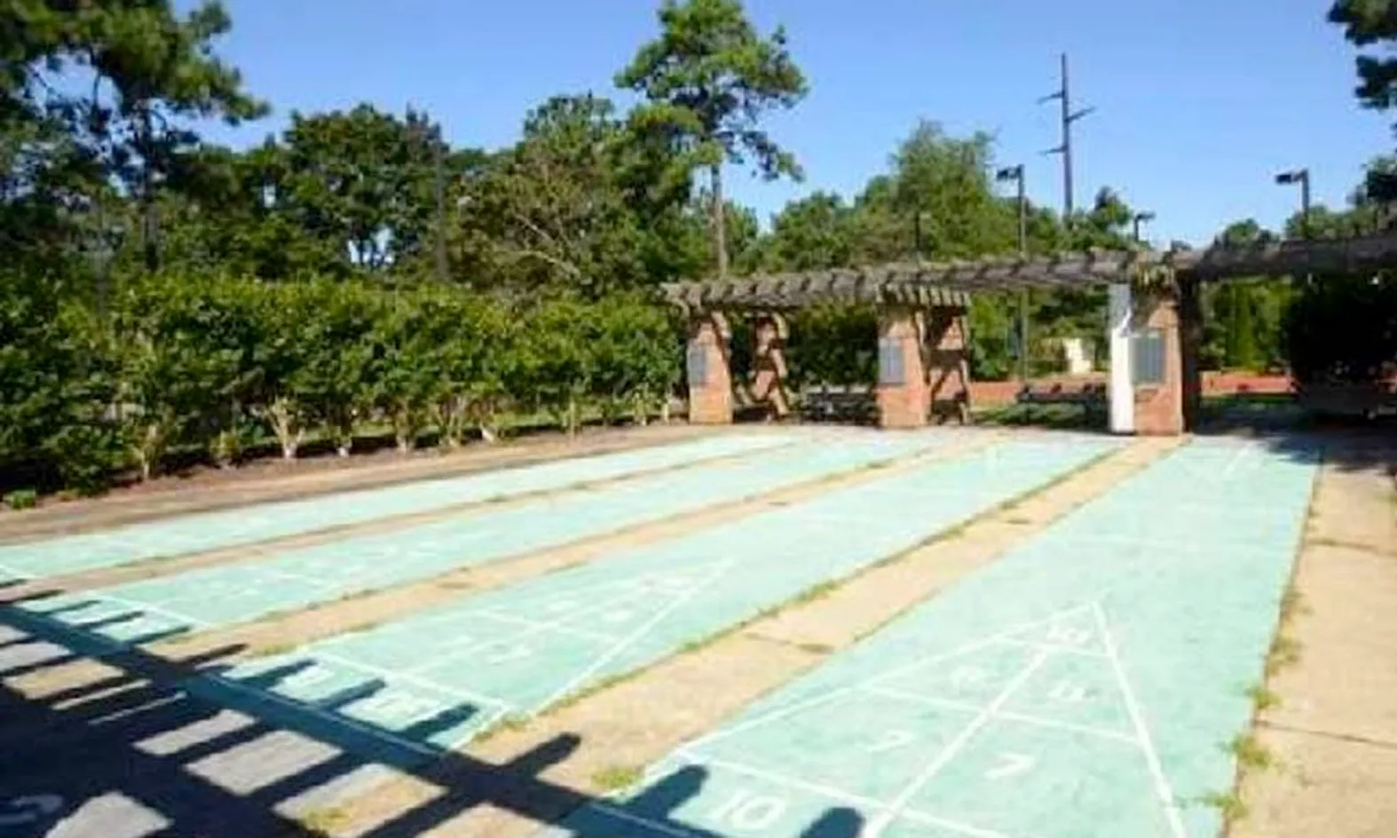 4 Shuffleboard Courts 
