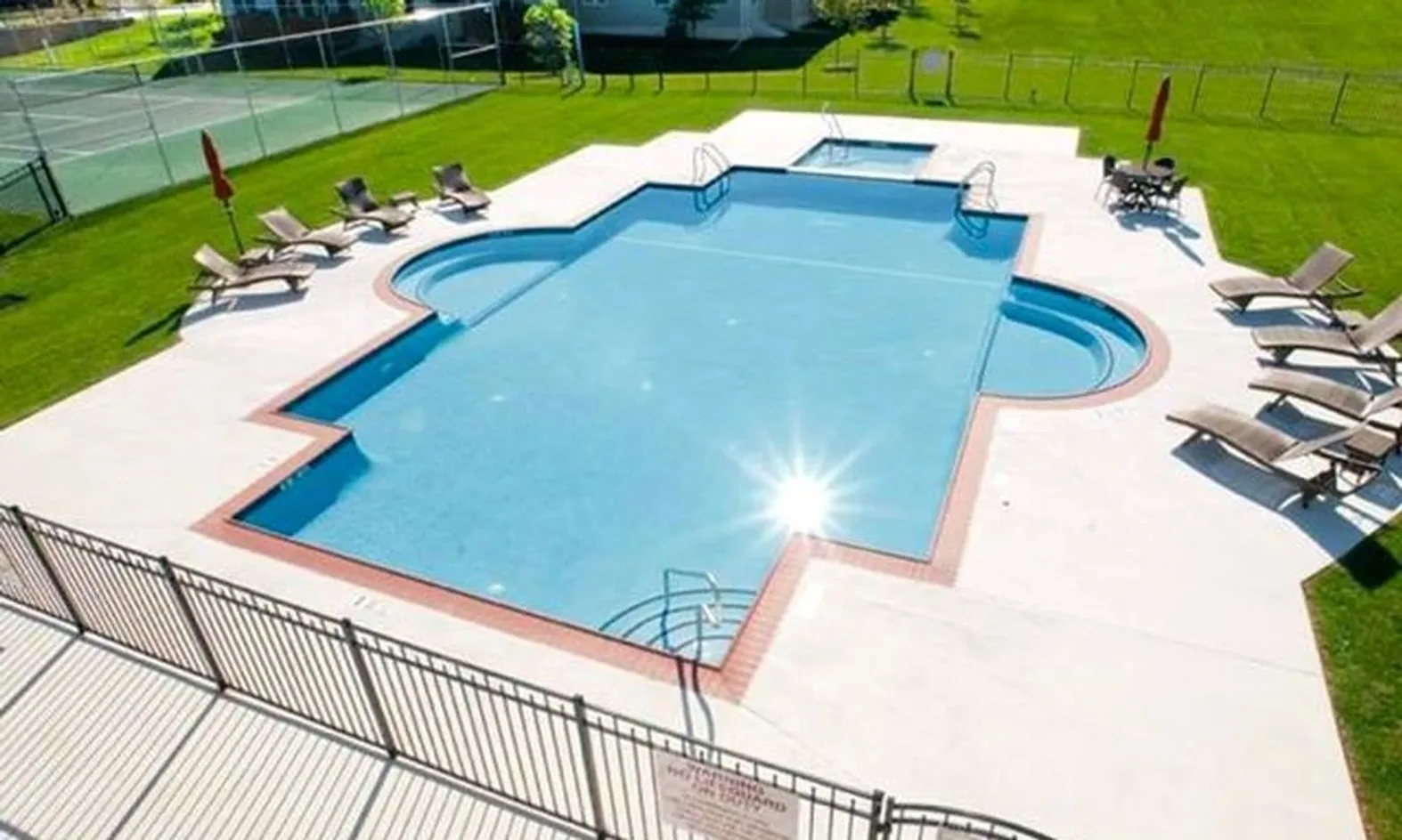 Outdoor Pool & Spa