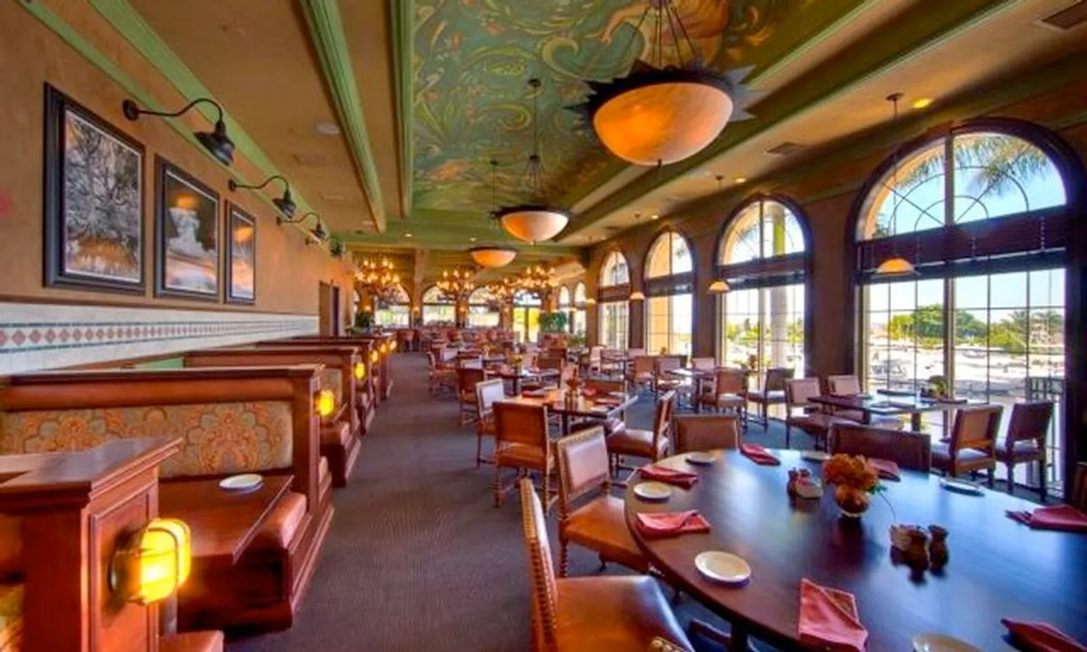 2 Formal Dining Rooms