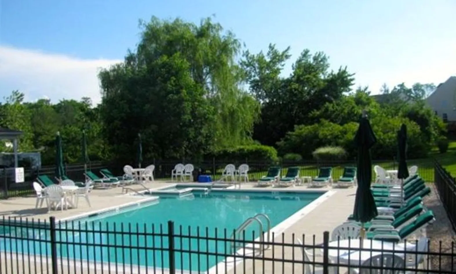 Outdoor Pool & Spa