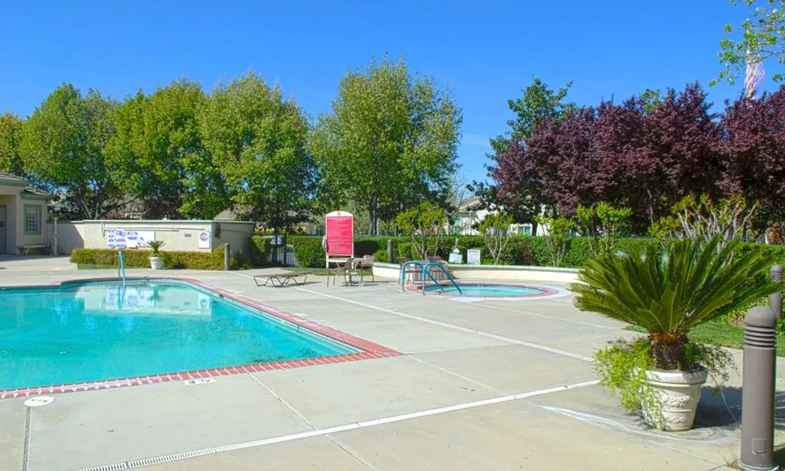 Outdoor Pool & Spa