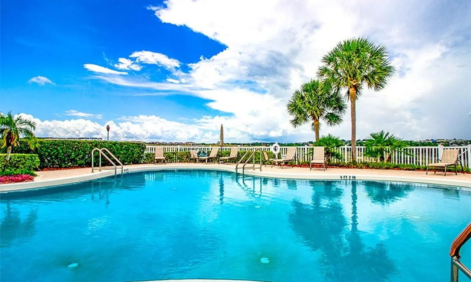 Outdoor Resort-Style Pool