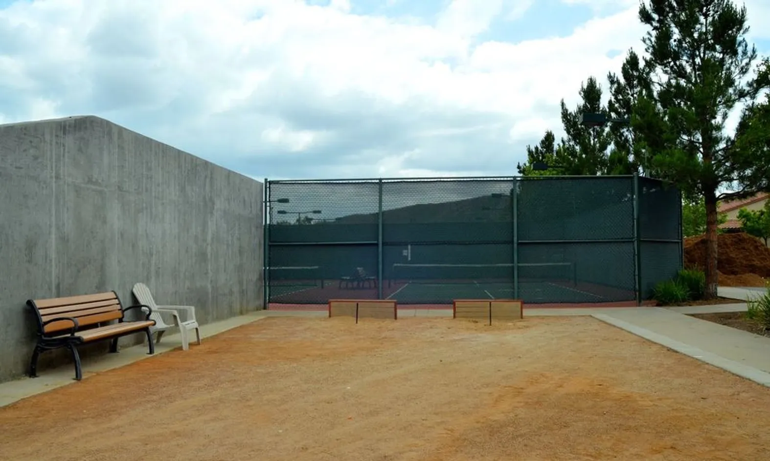 2 Horseshoe Pits
