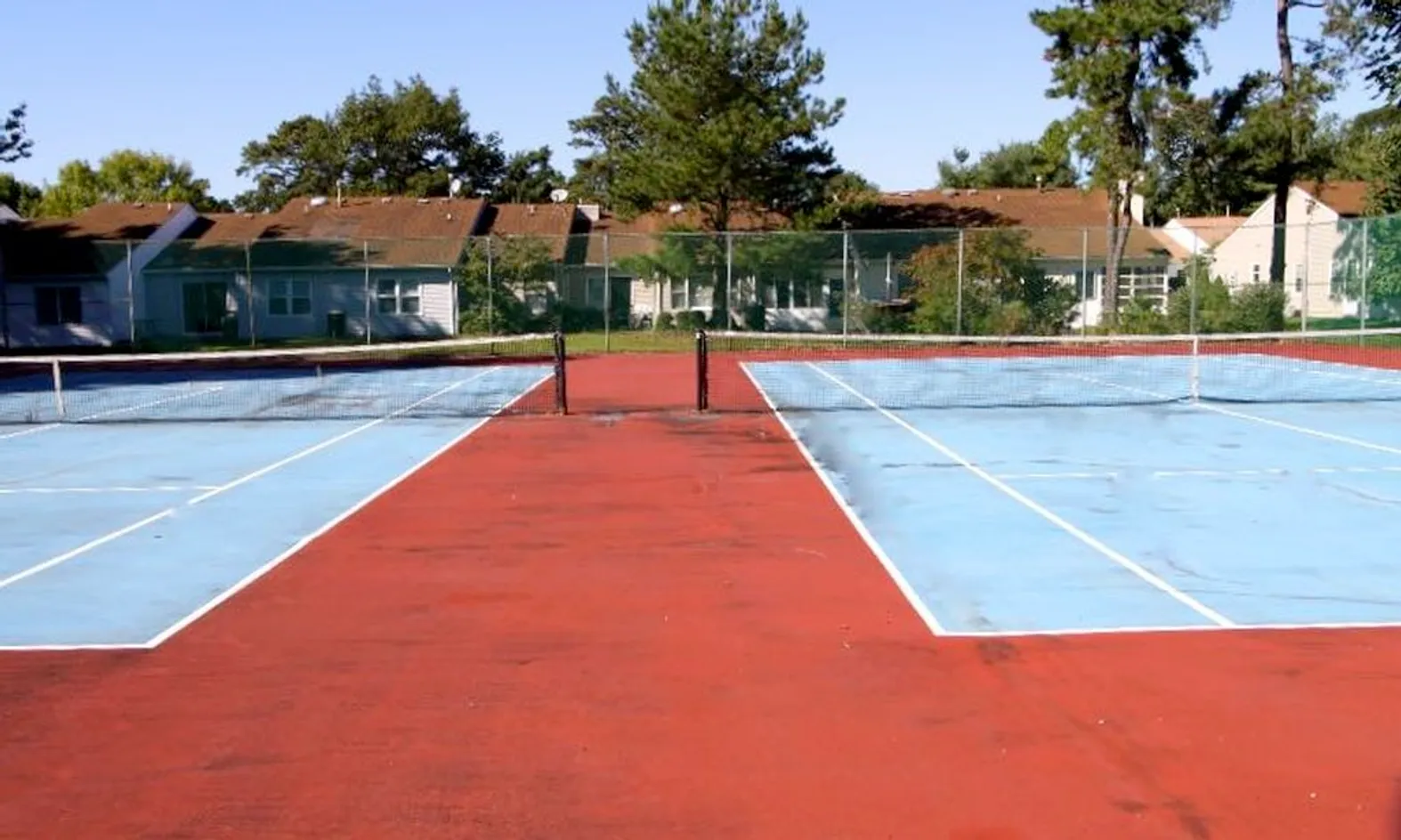 2 Tennis Courts