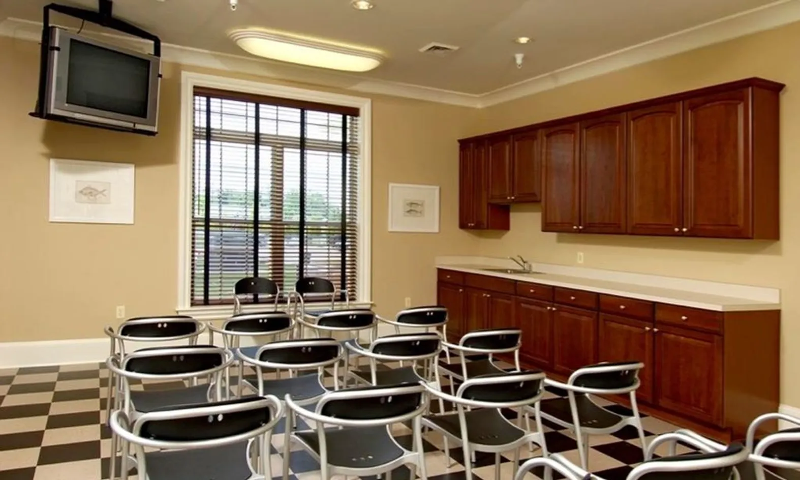 Arts & Crafts Room