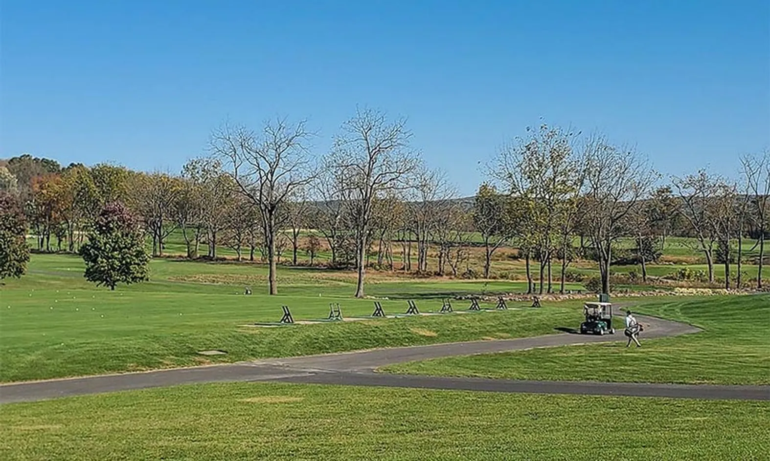 Hawk Pointe Driving Range & Golf Course