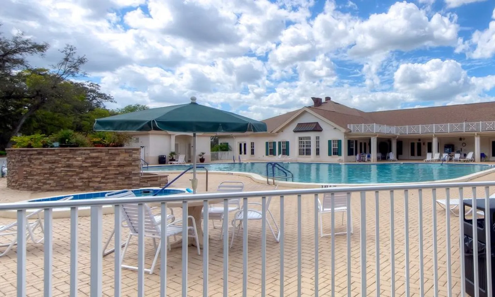 Outdoor Pool & Spa