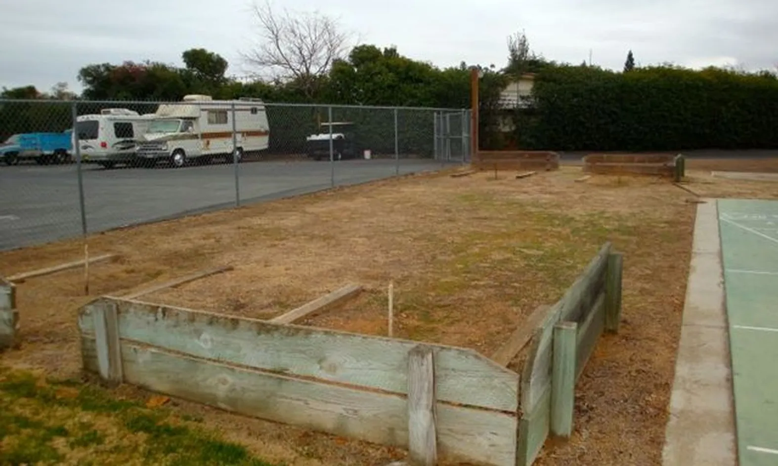 2 Horseshoe Pits