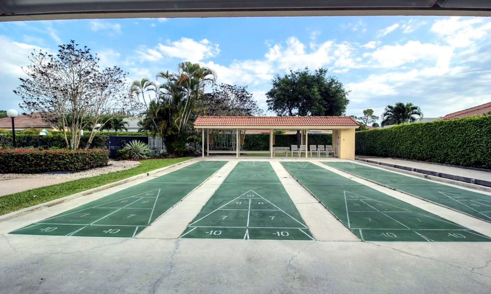 4 Shuffleboard Courts