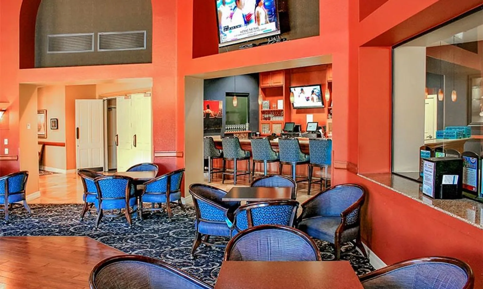 Bar & Lounge