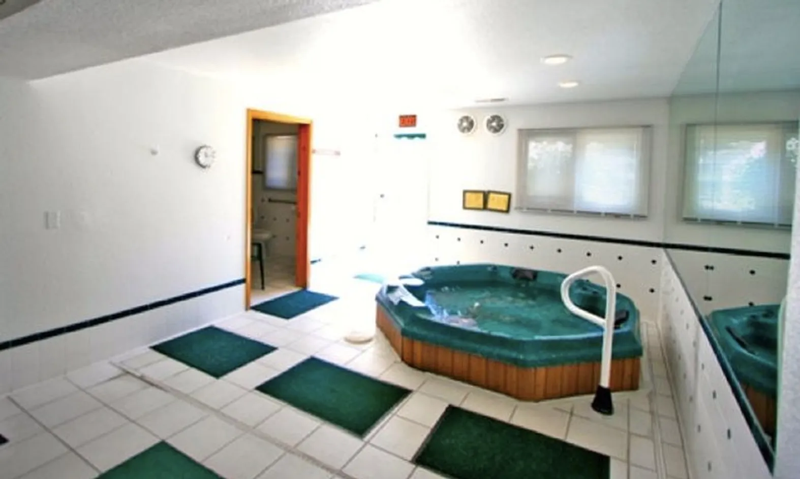 Hot Tub & Sauna