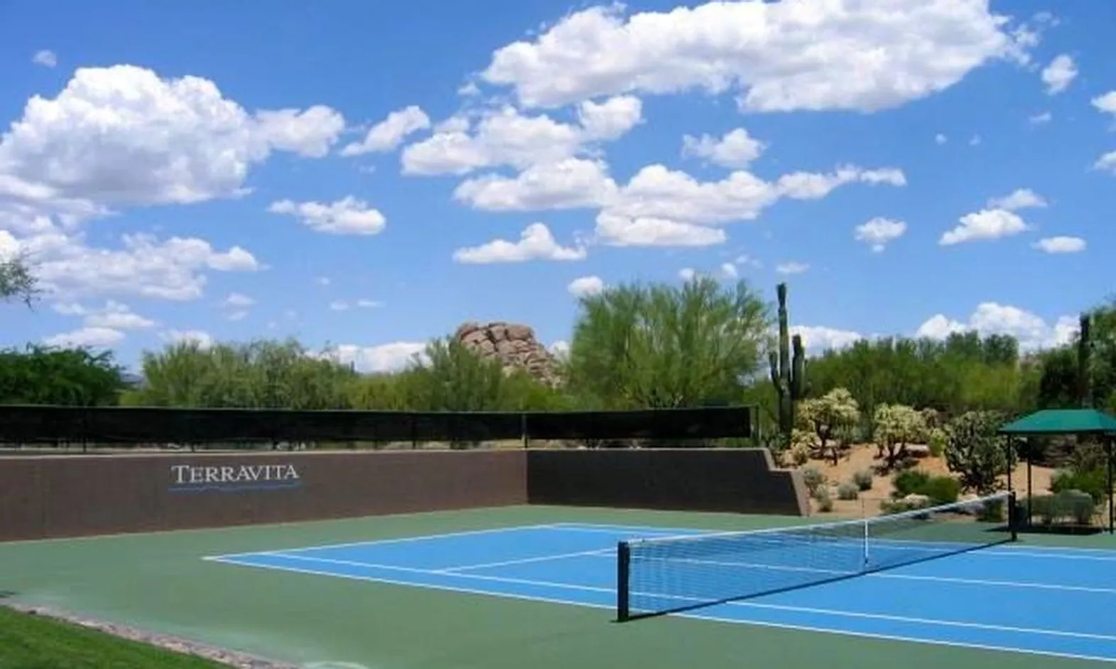 6 Tennis Courts