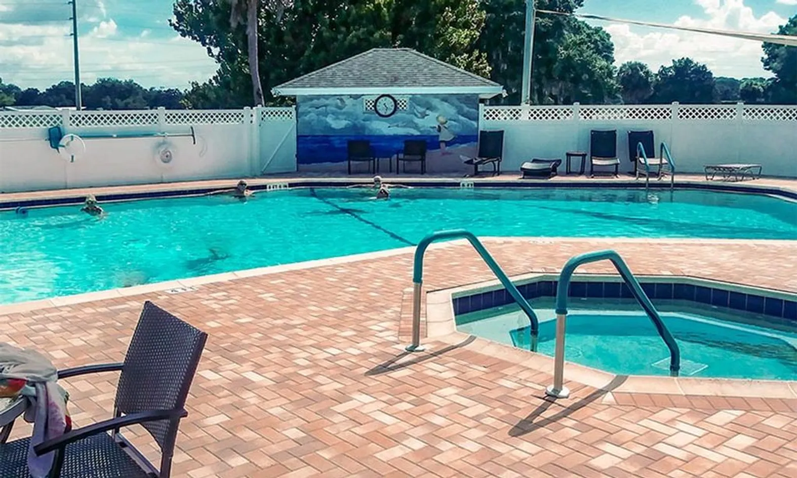 Outdoor Pool & Spa