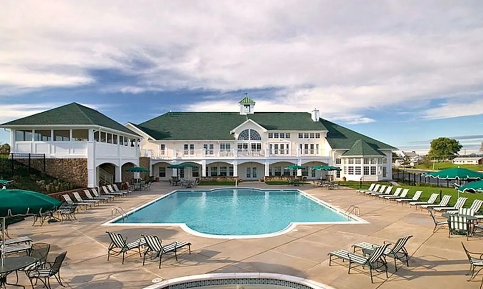 Outdoor Pool & Patio