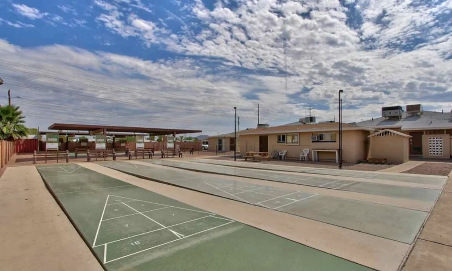 8 Shuffleboard Courts