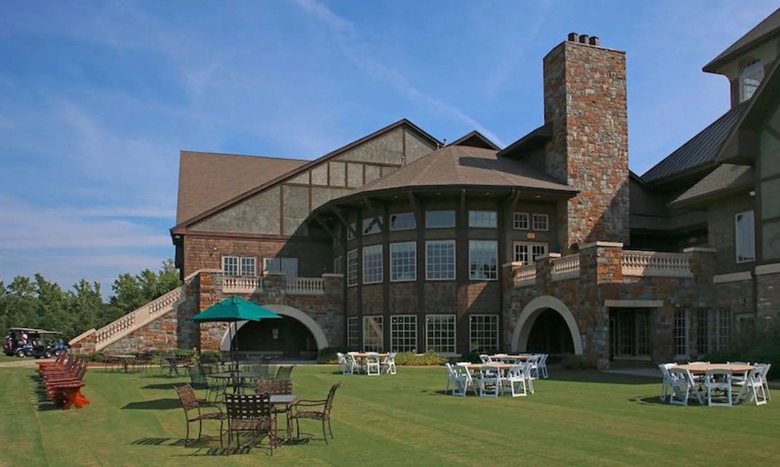 Palisades Courtyard