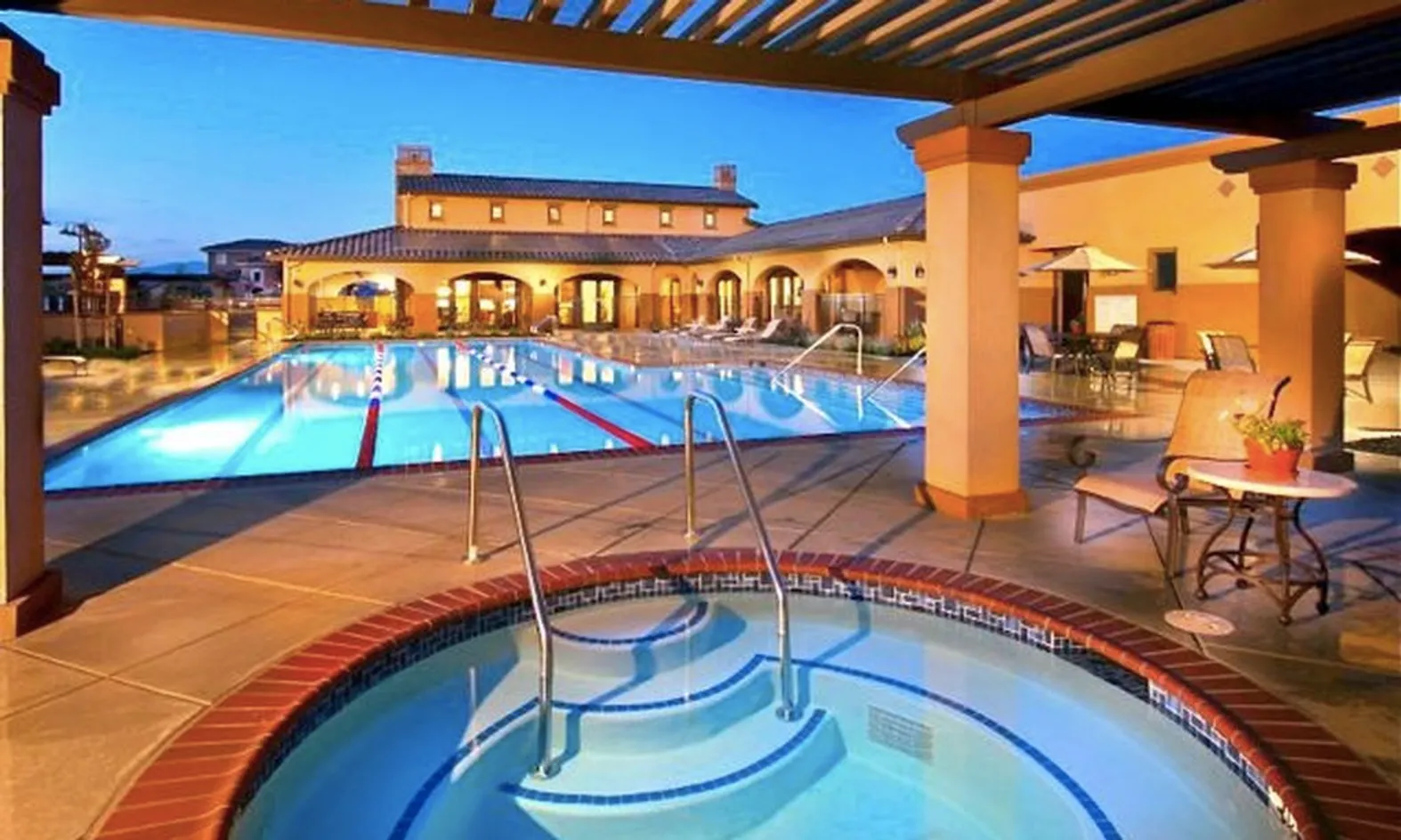 Outdoor Pool & Spa