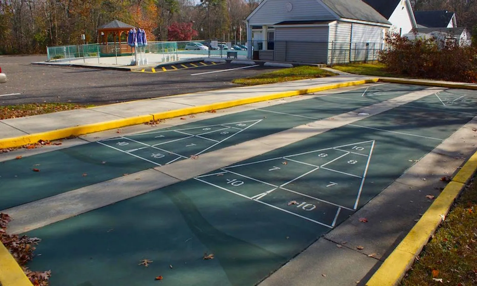2 Shuffleboard Courts