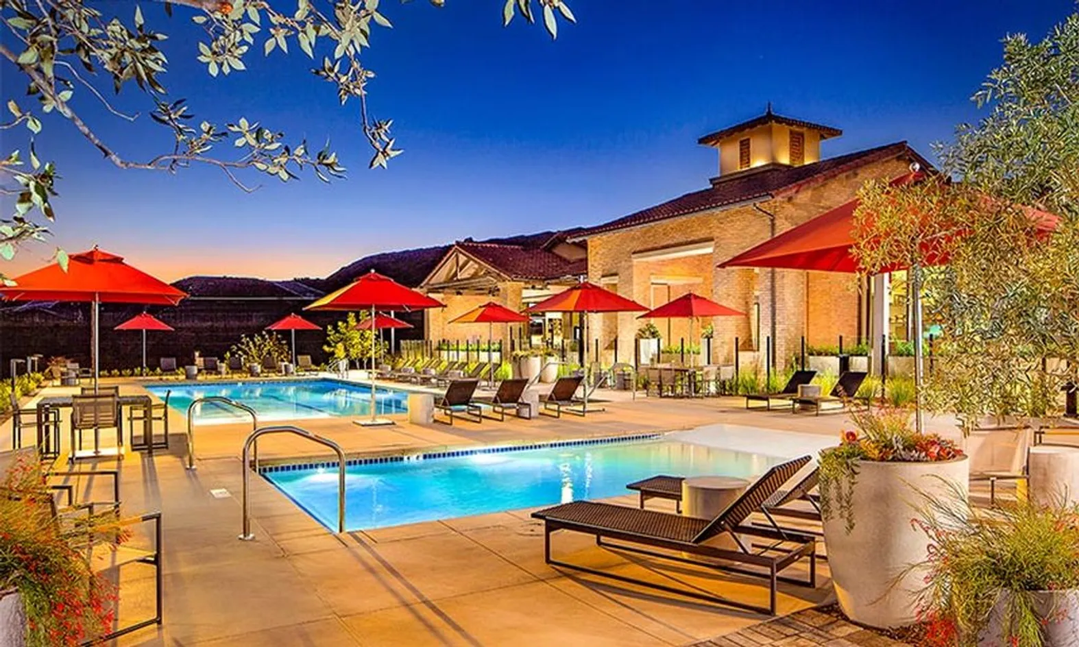 The Veranda Outdoor Pool & Spa