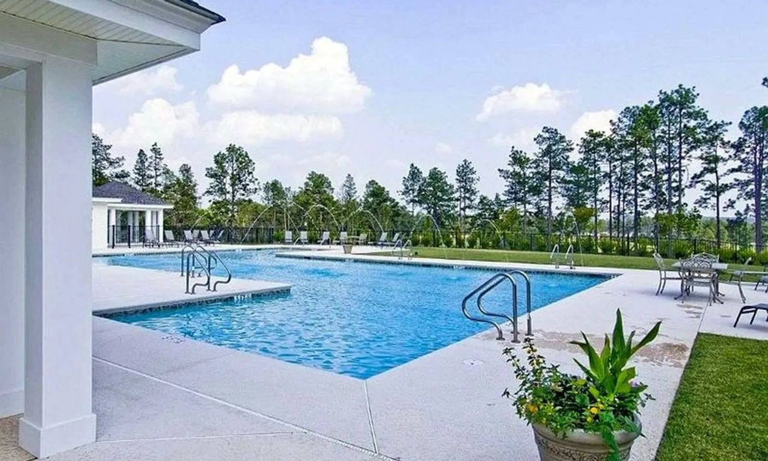 Outdoor Pool at Mid South Club
