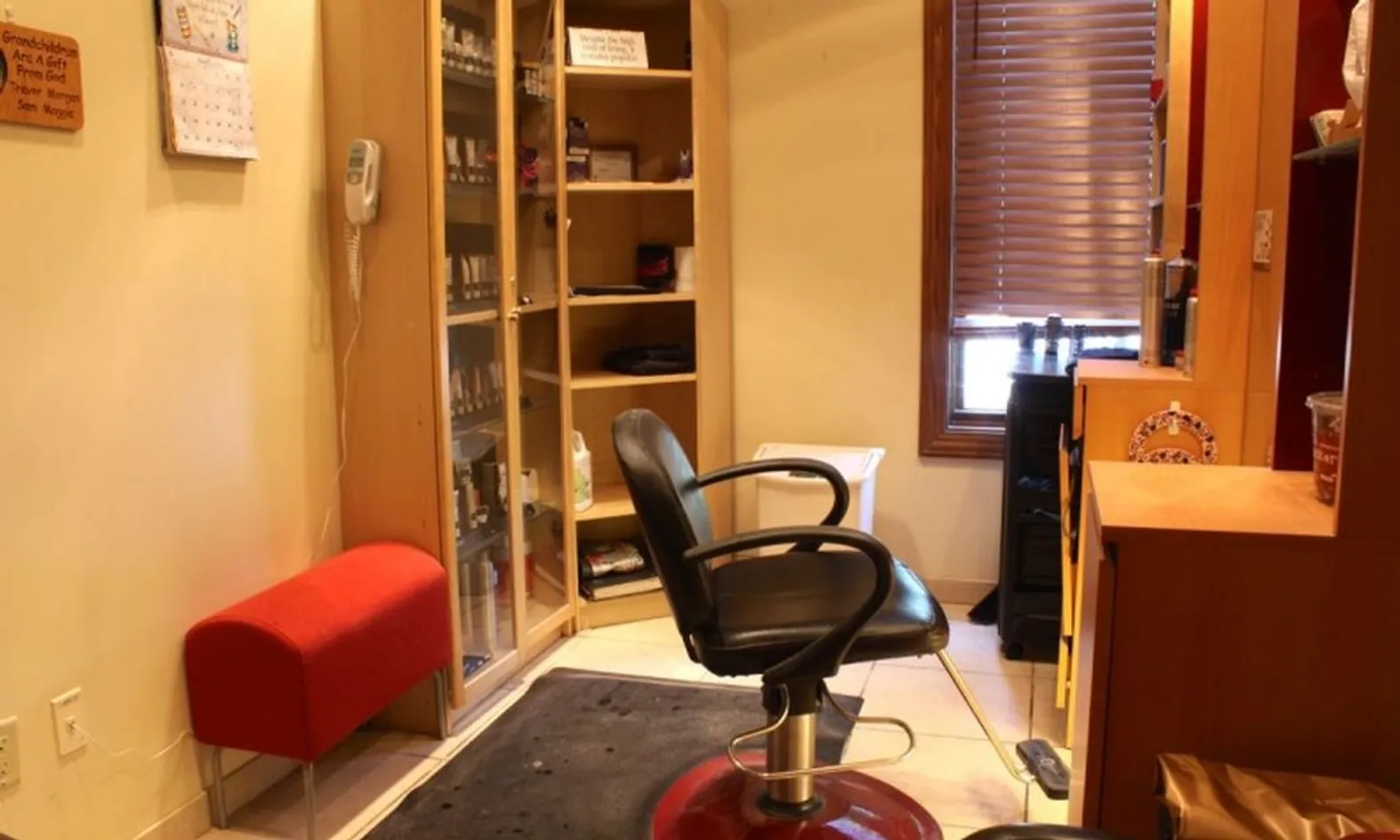 Amici's Salon