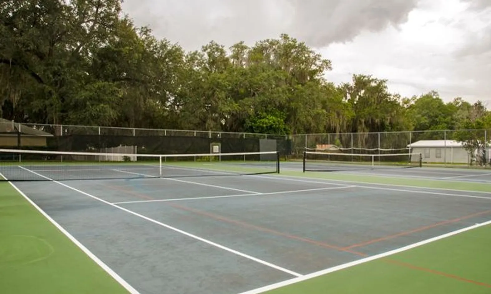 2 Tennis Courts