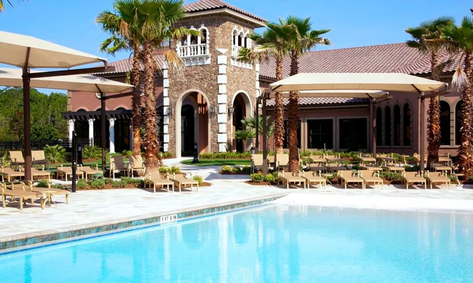 Outdoor Resort-Style Pool