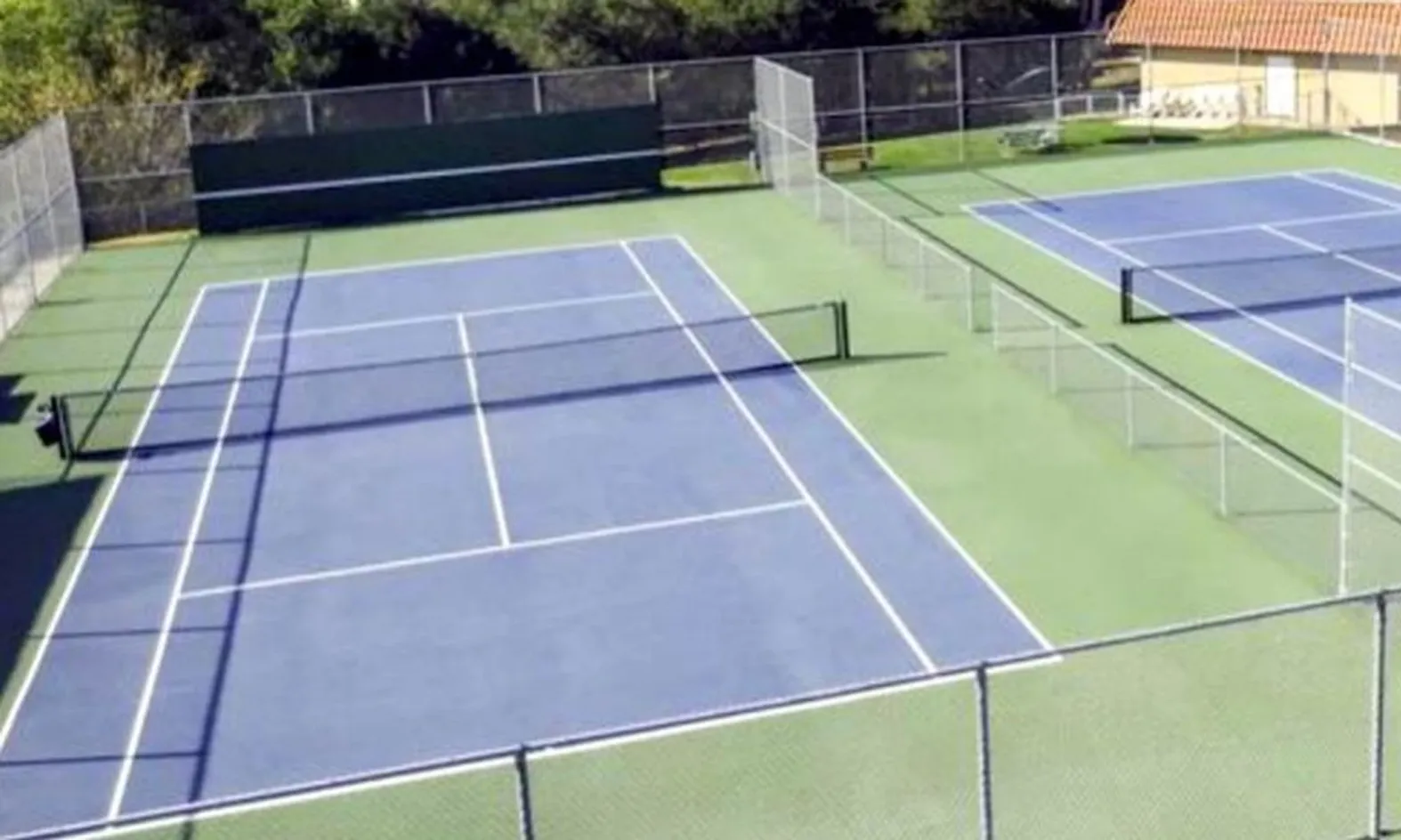 2 Tennis Courts