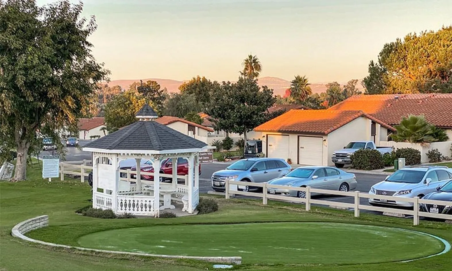 Putting Green & Gazebo