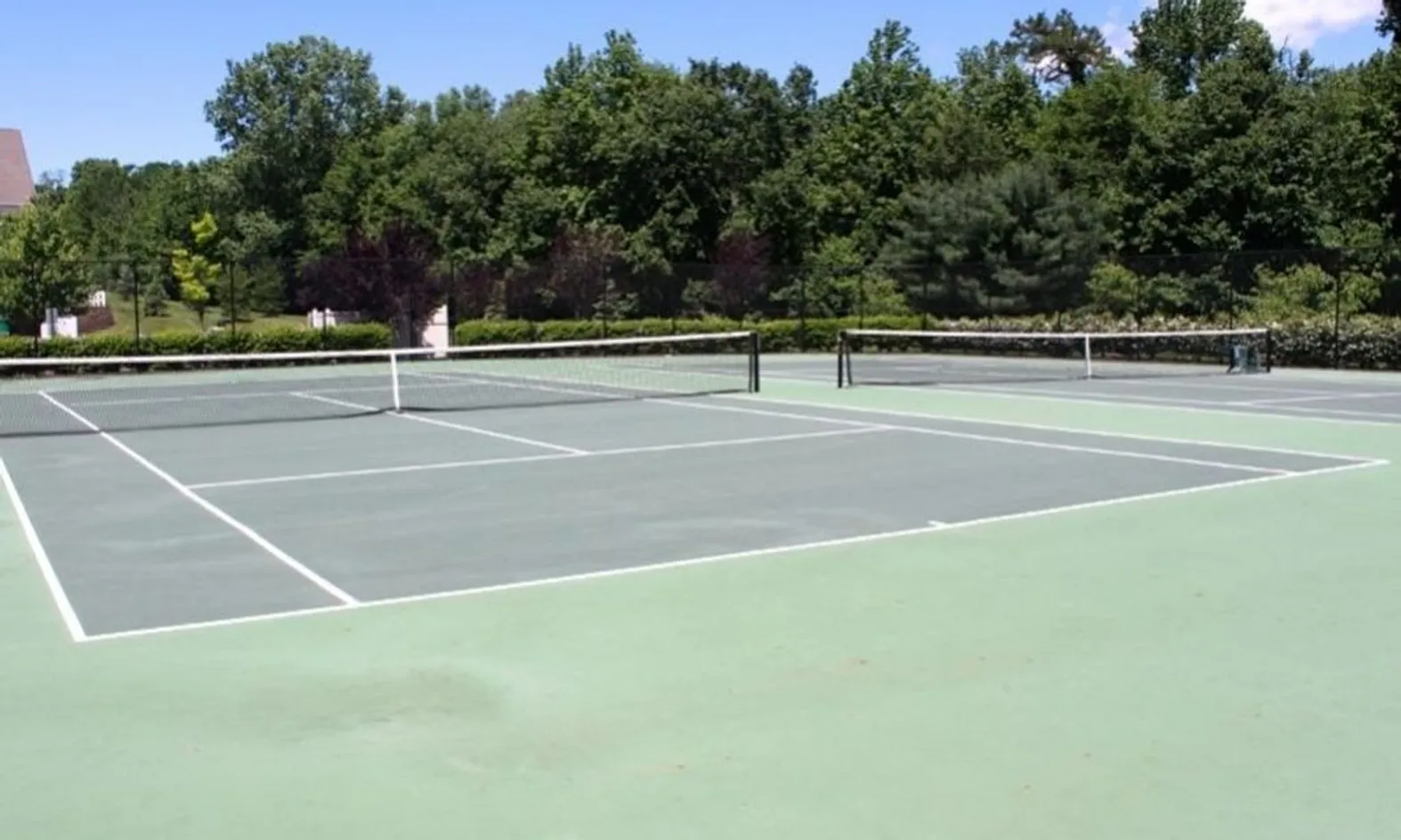 2 Tennis Courts