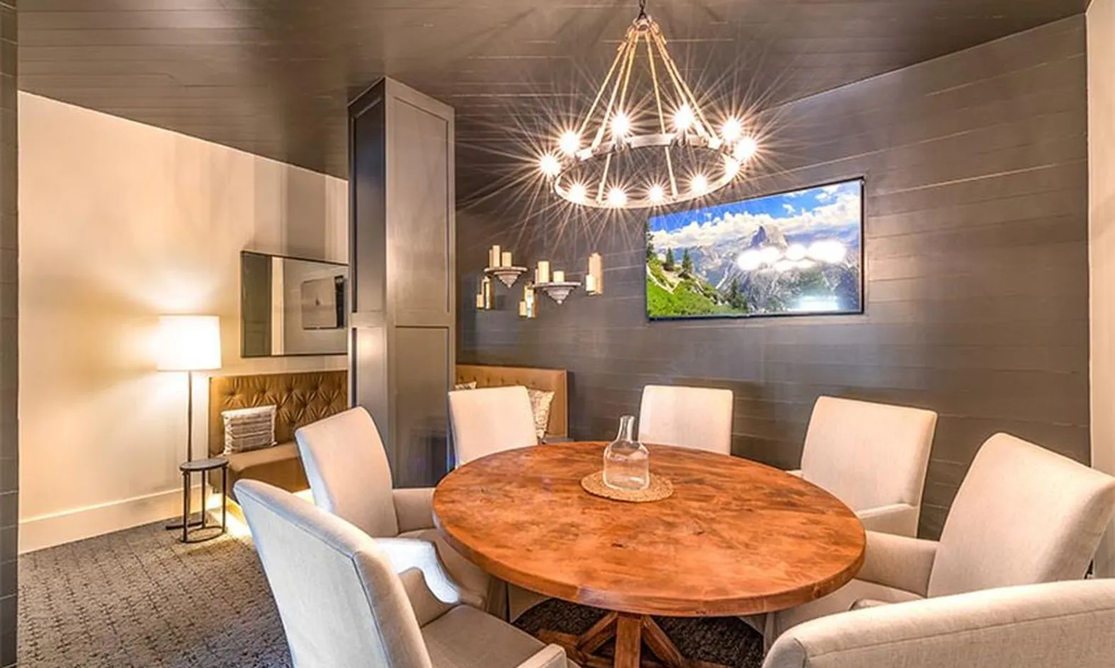 Private Meeting Spaces