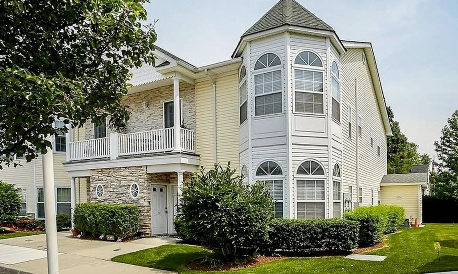 The Villas at Narragansett - Lindhurst, NY