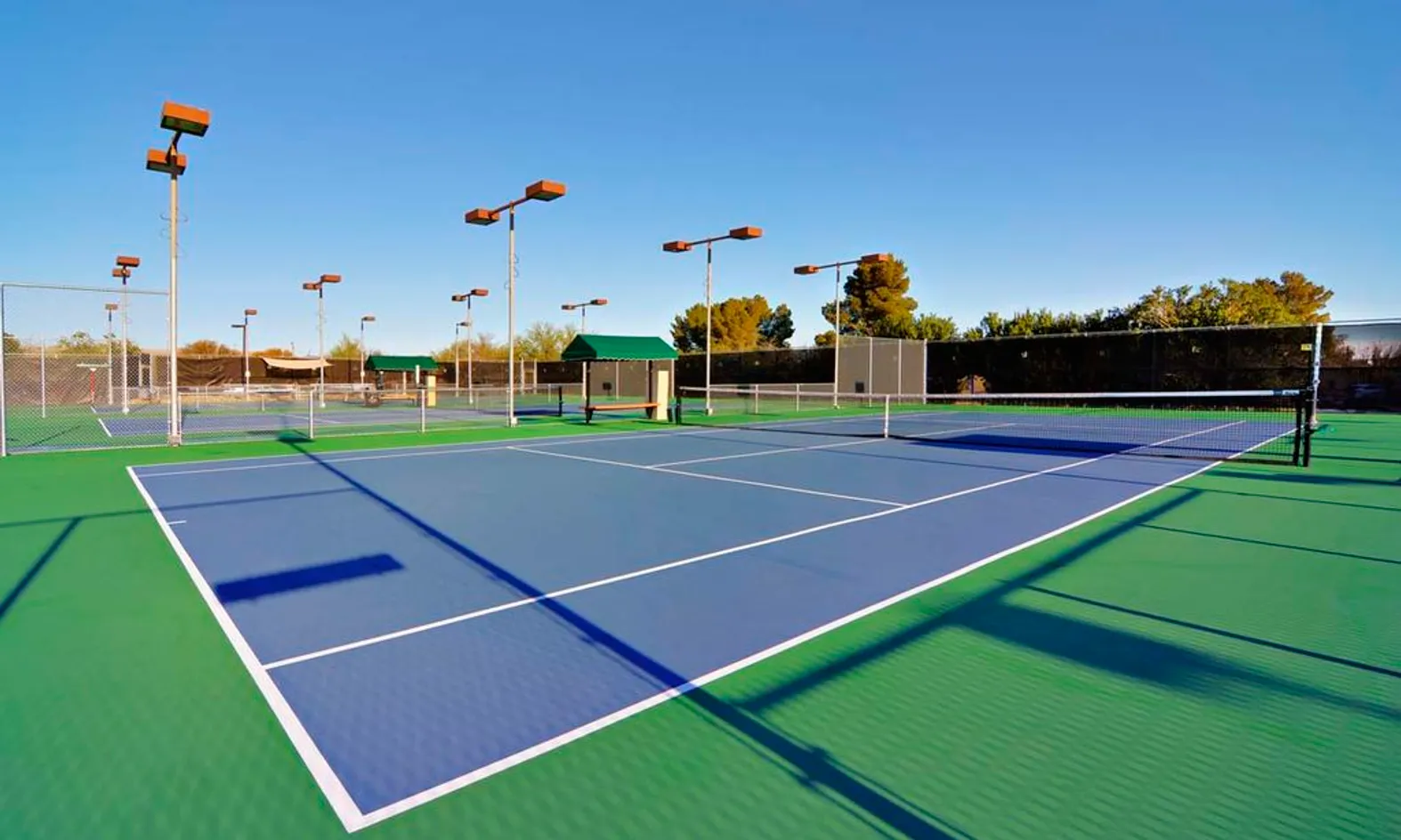 6 Tennis Courts