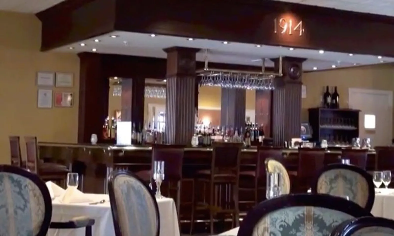 Bar & Cocktail Lounge