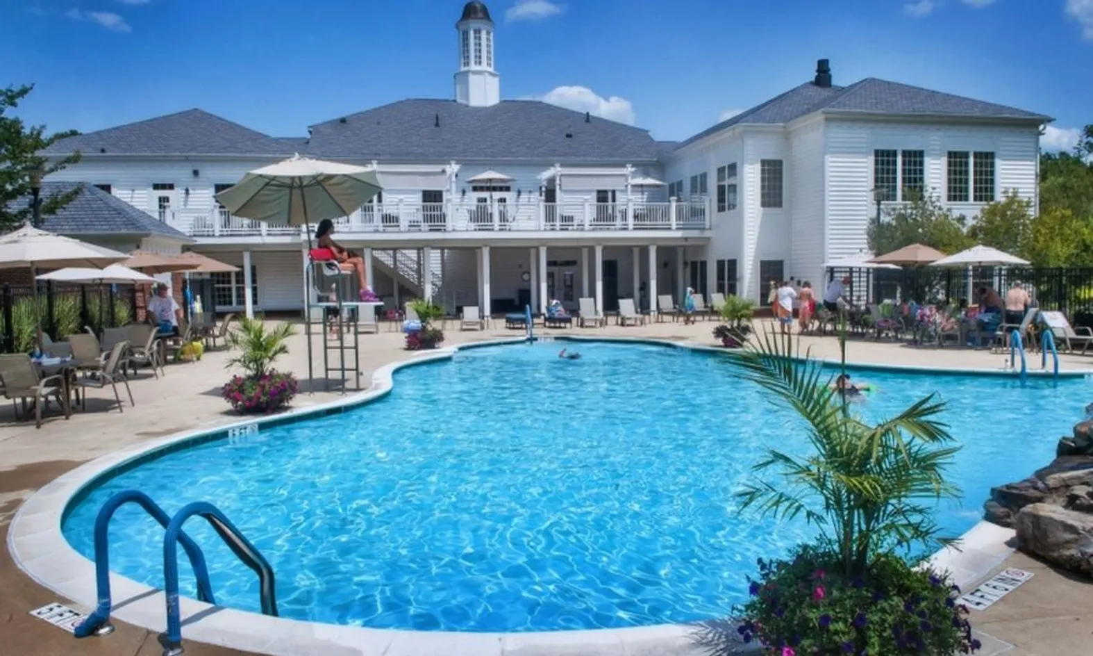 Outdoor Pool & Spa