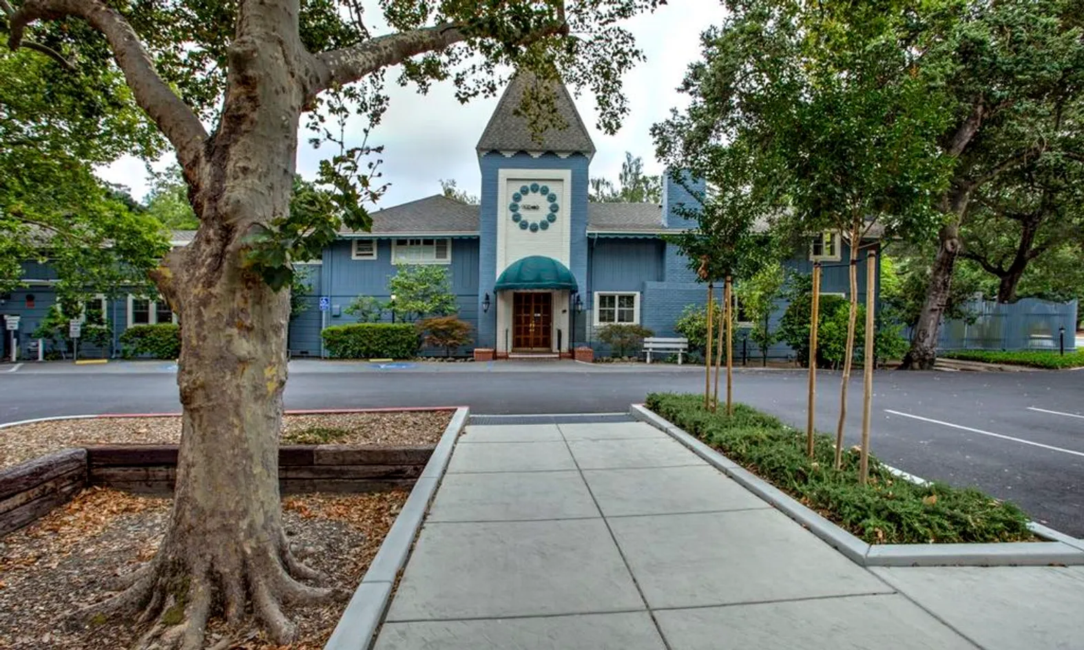 Dollar Clubhouse
