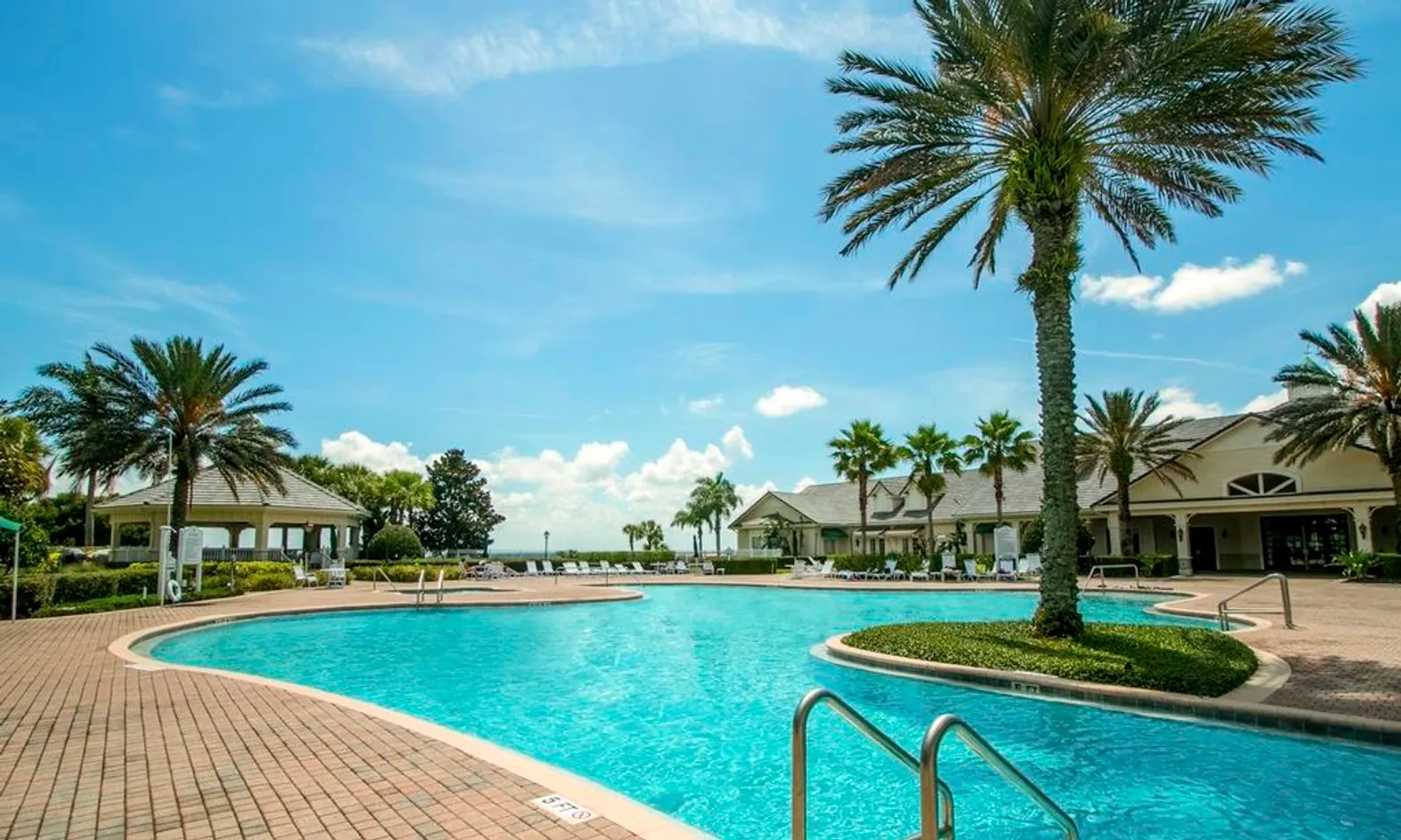 Outdoor Resort-Style Pool & Spa